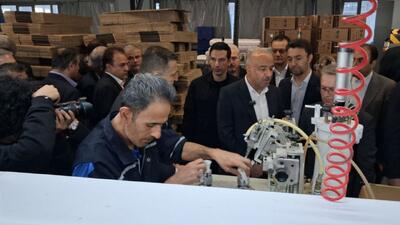  وزیر تعاون از واحد تولیدی لامپ‌های کم‌مصرف در البرز بازدید کرد
