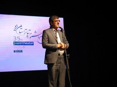  بابایی: موانع ترویج و توسعه هنر تئاتر در استان یزد رفع می‌شود