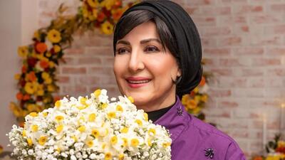  فیلم / نگاهی به دکوراسیون آلاچیق چوبی و دلبرانه روف گاردن خانه فاطمه گودرزی /  از نورپردازی به سبک کافی‌شاپ‌ها تا پرده‌هایی به سبک خانه‌های سوئیسی ...