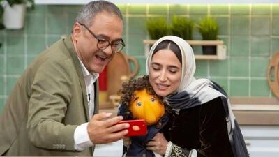  فیلم / نگاهی به چیدمان لوکس و عهد عتیقه خانه رامبد جوان با سلیقه نگار جواهریان /  از پذیرایی کم نور با مبلمانی قدیمی و طرحی عتیقه تا آشپزخانه‌ای بزرگ با یخچال ساید بای‌ ساید و جزیره‌ی خوش‌رنگ ...