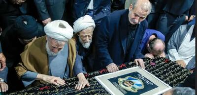  گریه‌های ناتمام کاظم صدیقی در تشییع پیکر فرزندش + عکس