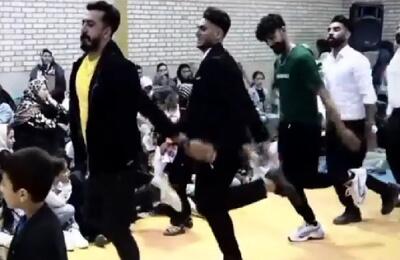  آواز شاد؛ رقص شیرازیا اصلا مثل خودشون تنبل نیست هماهنگ خوشگل رقصیدن کیف میکنی