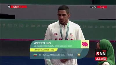  مدال طلا بر گردن رحمان عموزاد