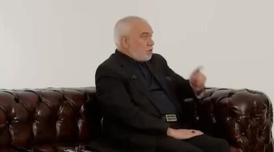  پرتاب قندان توسط مجتبی جباری به سمت فتح‌الله‌زاده