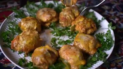  پخت خوراک مرغ با قارچ و پنیر در روستاهای ایران (فیلم)