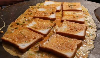  غذای خیابانی در هند؛ پخت املت با نان تست در دهلی نو (فیلم)