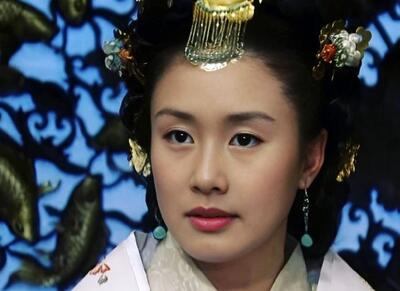  نگاه روز |عکس‌های تازۀ «بانو هن» 21 سال بعد از سریال «یانگوم» در 63 سالگی | زیبایی ابهت دار «بانو بویوهوا» 14 سال بعد از سریال «امپراتور افسانه» 🌟