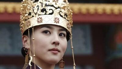  ‎6174657«جومونگ، سوسانو، اویی، ماری و هیوبو» در یک برنامه تلویزیونی