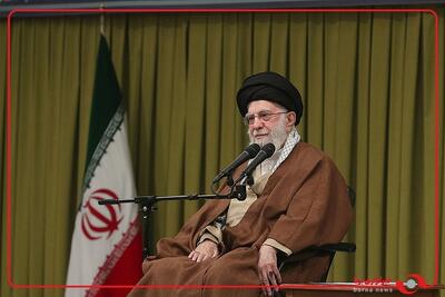  پاسخ رهبر انقلاب به هدیۀ نقره‌ای دختر موی‌تای‌کار