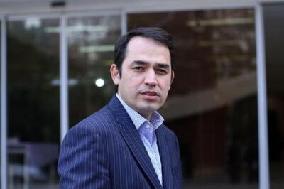  یادداشت جدید خواجه نصیری : آقای رئیس‌جمهور، لطفاً دستور دهید به نرخ بهره پوزبند بزنند تا پاچهٔ اقتصاد را رها کند