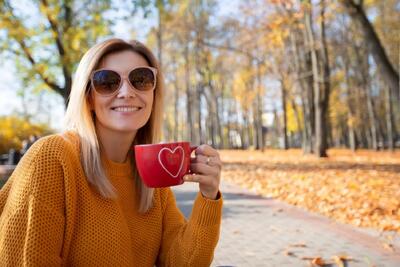  ۷ دمنوش گیاهی مؤثر برای تعادل هورمون استروژن در زنان!