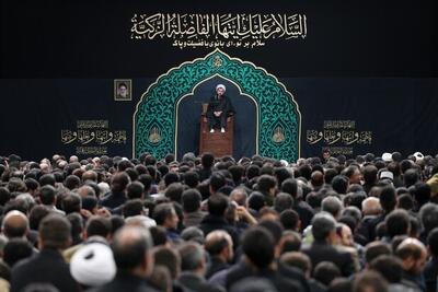  عکس/ حضور رهبر انقلاب در نخستین شب مراسم عزاداری حضرت زهرا(س) | اقتصاد24