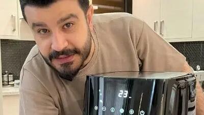  سفر به آشپزخانه شیک پیمان طالبی؛ از کابینت‌های رنگارنگ تا کافه‌بار اختصاصی!