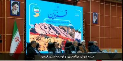  پزشکیان: عده ای سال ۱۴۰۱ به رهبری بی‌احترامی می‌کردند؛ سال ۱۴۰۴ در خیابان گفتند جانم فدای رهبر