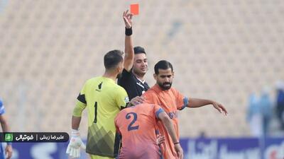  جنجال بازیکن اخراجیِ پادیاب؛ عدد 7 را نشان داد!