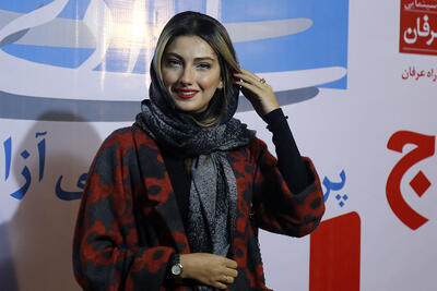  استایل پاییزی محیا دهقانی ستاره جوان سینمای کشورمان با موهای طلایی در یک مراسم هنری