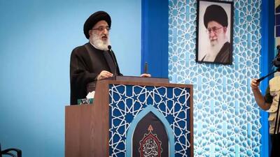  امام جمعه کرج: دور نیست که همه عالم در سایه ولایت عظما پرچم عدل و عدالت را درک کنند