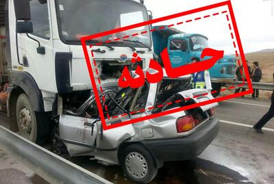  برخورد مرگ‌بار پراید با 2 تریلی در اتوبان زرندیه تهران حادثه آفرید / 3 کشته و 2 مصدوم