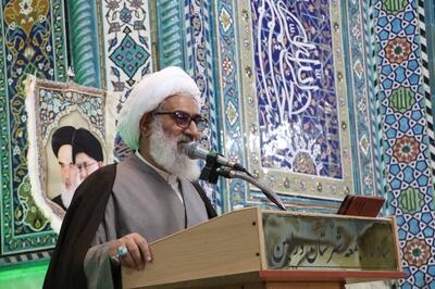  امام‌جمعه ورامین: عده‌ای می‌خواهند دین را به درون خانه‌ها تبعید و از جامعه بیرون کنند