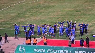  تشویق ایسلندی بازیکنان استقلال در پایان بازی با پادیاب