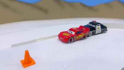  بازی با ماشین اسباب بازی مک کویین - چالش مسابقه - اسباب بازی کودک