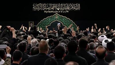  لحظه ورود رهبر انقلاب به حسینیه امام خمینی(ره) در شب اول مراسم شهادت حضر زهرا(س)