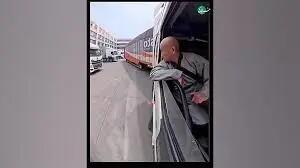  مهارت عجیب یک راننده تریلی/ ویدئو