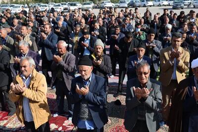  نماز طلب باران در آران و بیدگل اقامه شد
