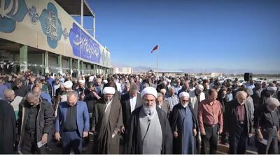  اقامه نماز استسقاء در سمنان؛ دست نیاز به‌ سوی خدای باران