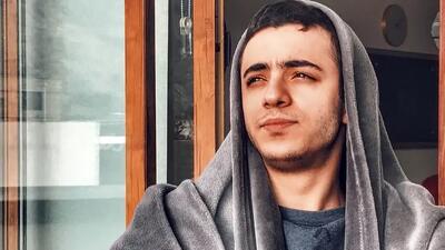  علی شادمان کیست؟ زندگی‌نامه کامل از میم مثل مادر تا اوج شهرت در بازیگری