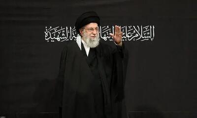  اولین شب مراسم عزاداری ایام شهادت حضرت فاطمةالزهرا سلام‌الله‌علیها با حضور رهبر انقلاب اسلامی در حسینیه امام خمینی(ره) + فیلم