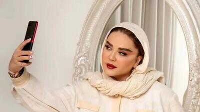  بهاره رهنما باز هم مرزهای مد و استایلینگ را جابه جا کرد ؛ ترکیب پالتو خز با دامن شاین