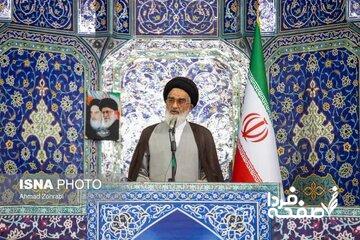  امام جمعه قم: بسیج از قدرتی درون‌زا برخوردار است/ دختران باید قدرتمند و نفوذ ناپذیر باشند