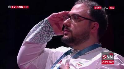  احترام نظامی روح الله رستمی روی سکوی نخست پاراوزنه برداری