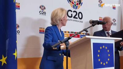  اورسولا فون در لاین در جریان یک نشست خبری در ژوهانسبورگ از پاسخ به سوال اسپوتنیک درباره رسوایی فساد در اوکراین خودداری کرد