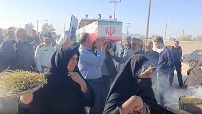  تشییع شهیدان گمنام فاطمی در روستای ده محمد عشق آباد + فیلم
