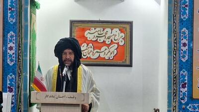  علما باید با روشنگری، جامعه را از انحراف باز دارند