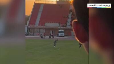  لحظه  زمین زدن مامور نیروی انتظامی، حسین حسینی+فیلم