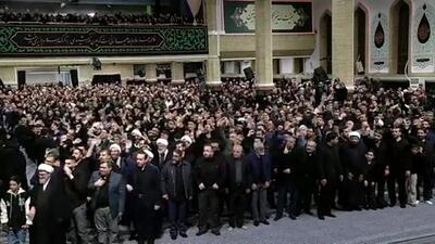  غافلگیری عزادارها در لحظۀ ورود رهبر معظم انقلاب به بیت رهبری