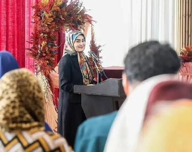  حاشیه سازی روزنامه زاکانی برای همسر عراقچی