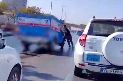  حرکت عجیب راننده نیسان پس از تصادف در مشهد! (فیلم)