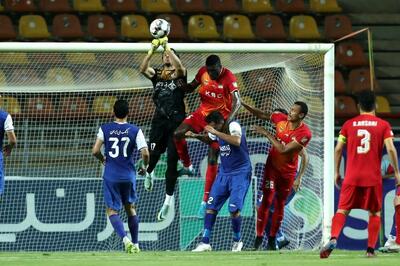  دختر روسری قرمز دل گلر پرسپولیسی را برد!