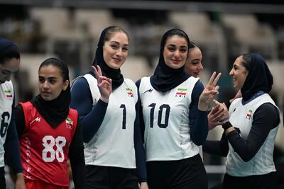 آیتک سلامت کاپیتان تیم ملی والیبال زنان: بدون فیزیوتراپ و ماساژور رفتیم عربستان؛ به فوتبال خیلی توجه می شود اما نتایج خاصی نمی گیرند