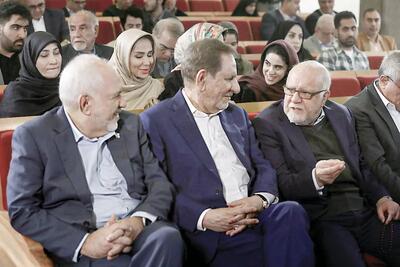  مدیران ارشد  دولت روحانی در رونمایی کتاب خاطرات اسحاق جهانگیری از روند انحراف از ریل توسعه گفتند/ ژنرال‌های خانه‌نشین