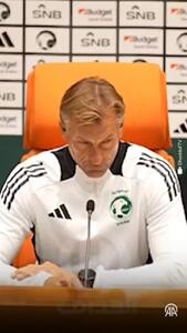  رنار در نشست خبری به احترام پخش اذان سکوت کرد +فیلم