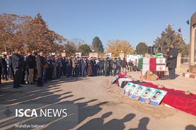  تشییع پیکر دو شهید گمنام در دانشگاه آزاد اسلامی تاکستان برگزار شد