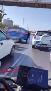  حرکت عجیب و فرار راننده نیسان بعد از تصادف در صدمتری مشهد