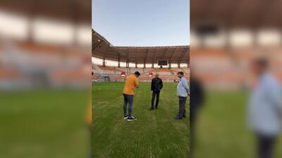  خوش و بش امیر خلیفه اصل با یحیی گل محمدی پیش از بازی استقلال خوزستان مقابل فولاد