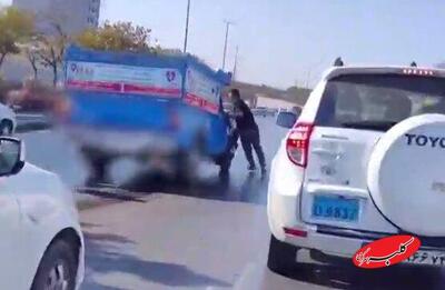  ببینید | حرکت عجیب و فرار راننده نیسان بعد از تصادف در صدمتری مشهد - کلبه سرگرمی