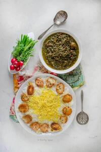  طرز تهیه قورمه سبزی رستورانی؛ ترفندهایی که خورشتت رو مثل حرفه‌ای‌ها جا می‌اندازه